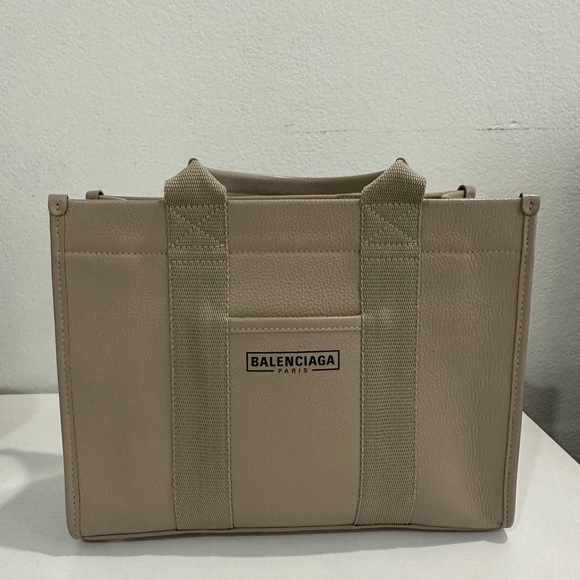 Balenciaga Hardware Leather Tote - Picture 6 of 10
